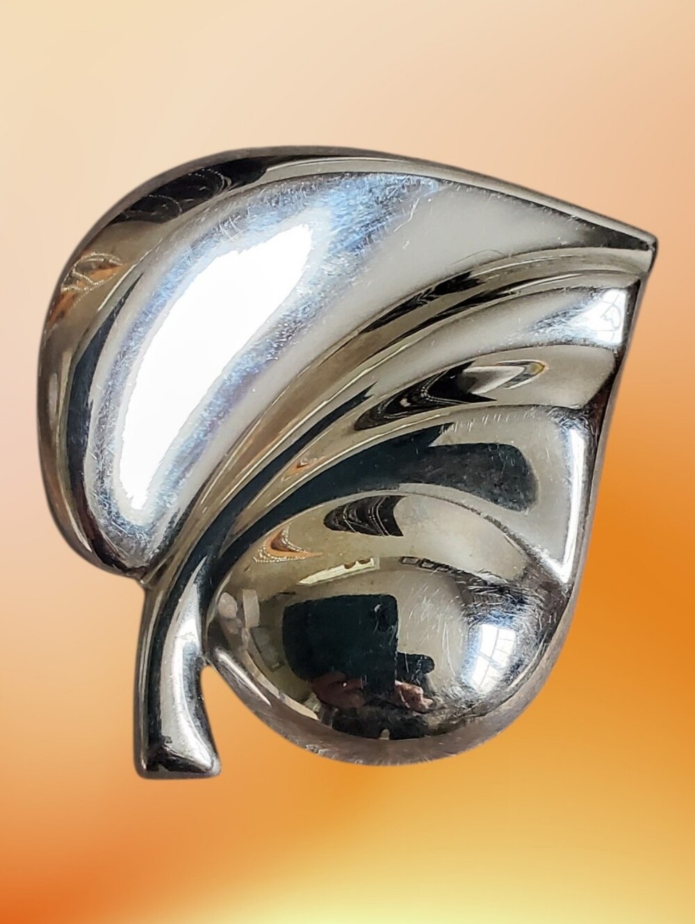 Vintage Silver Tone Modernist Puffy Leaf Design Brooch Costume Jewlery